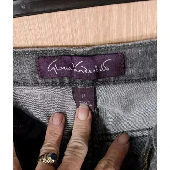 Gloria Vanderbilt (14) Amanda Jeans Gray Wash W/Stretch Straight Leg High Rise - Picture 4 of 6